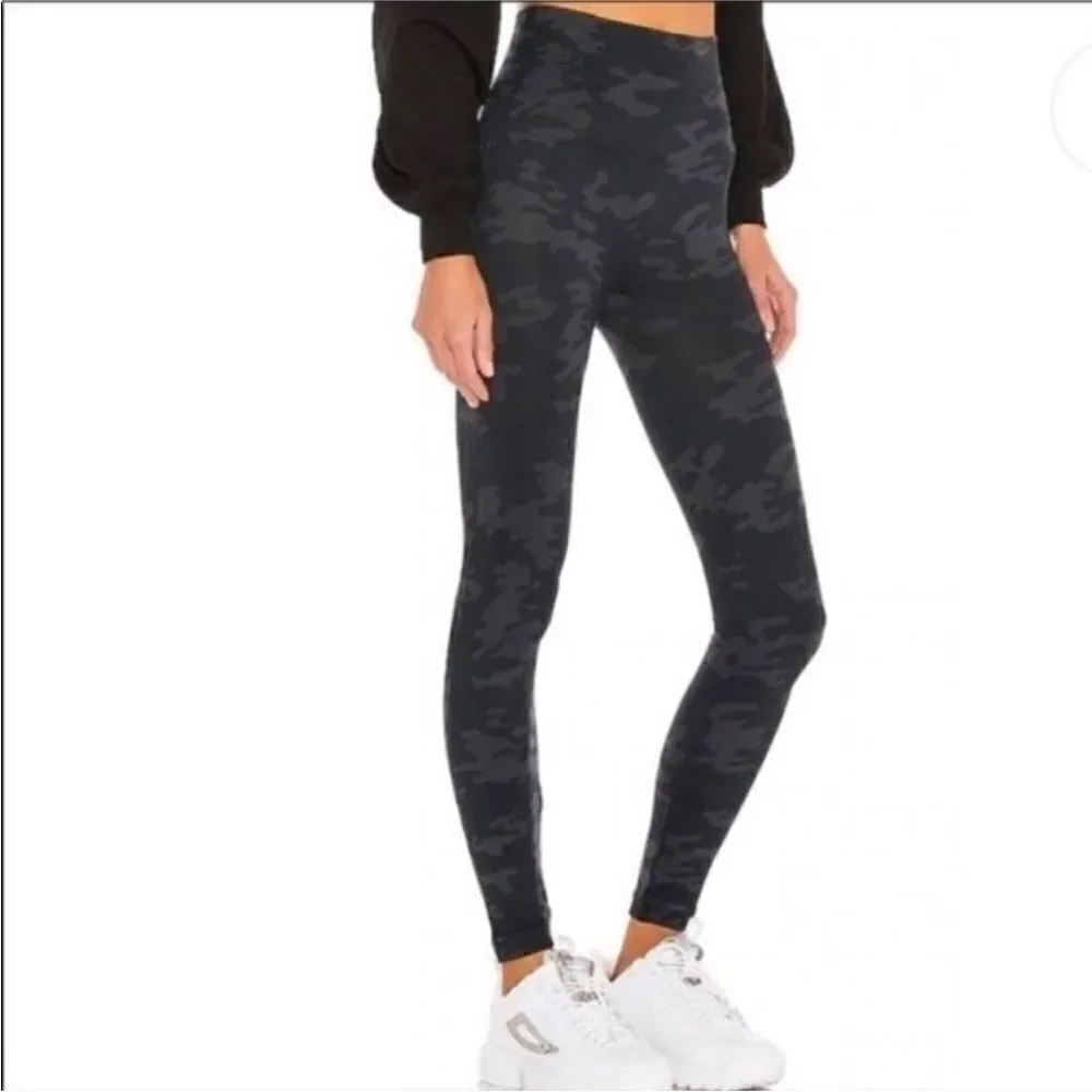 Spanx Women Gray Camouflage High Waisted Athletic Workout Leggings Size XS